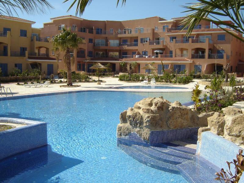 Stylish 1 Bedroom Apartment In Limnaria Gardens Πάφος Εξωτερικό φωτογραφία