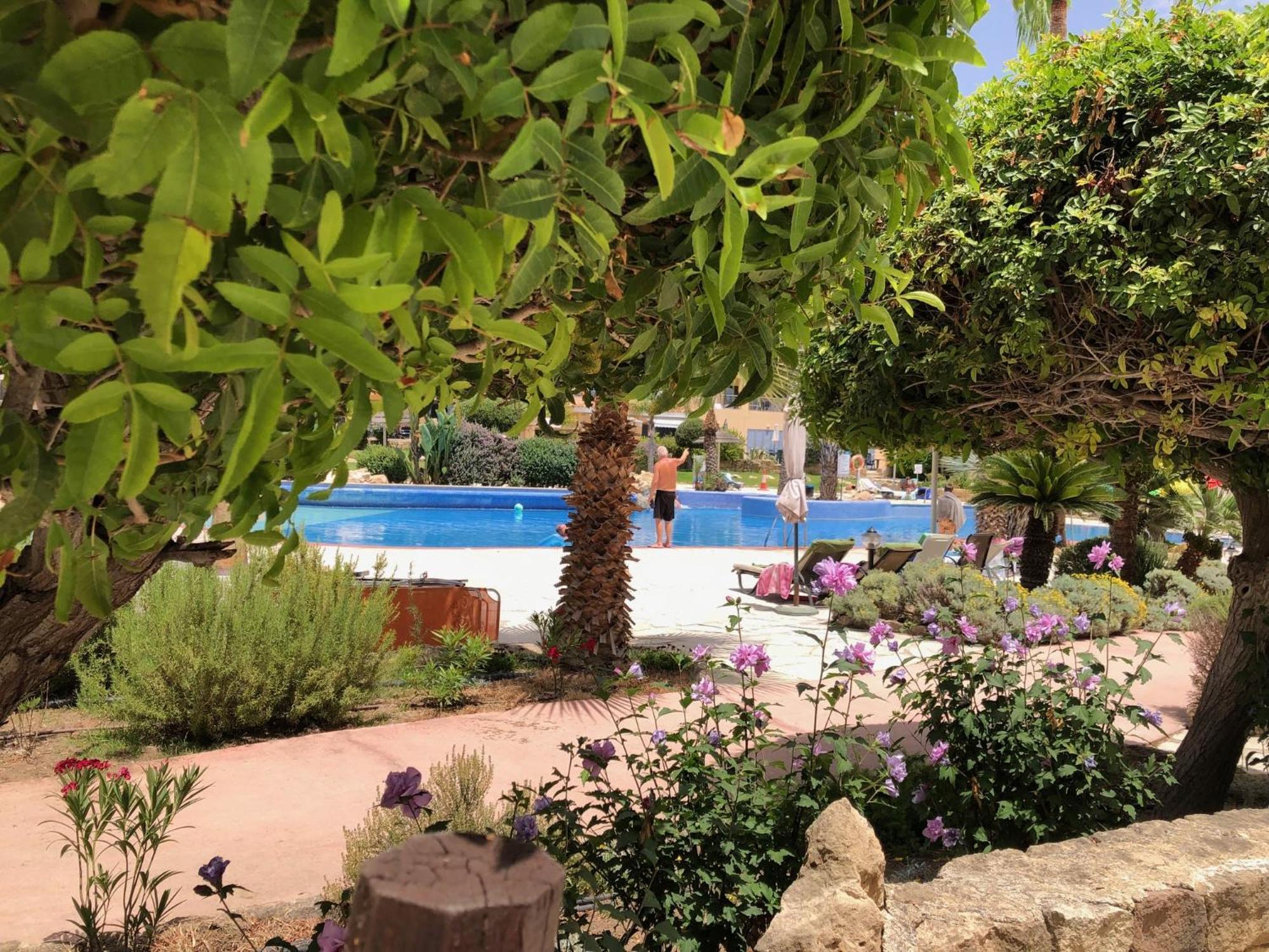 Stylish 1 Bedroom Apartment In Limnaria Gardens Πάφος Εξωτερικό φωτογραφία